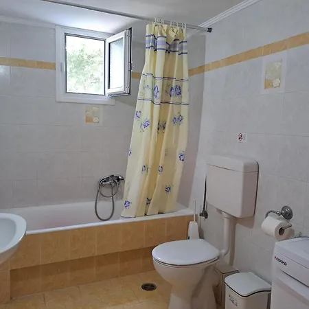 Orfanos 3 Prázdninový dům *